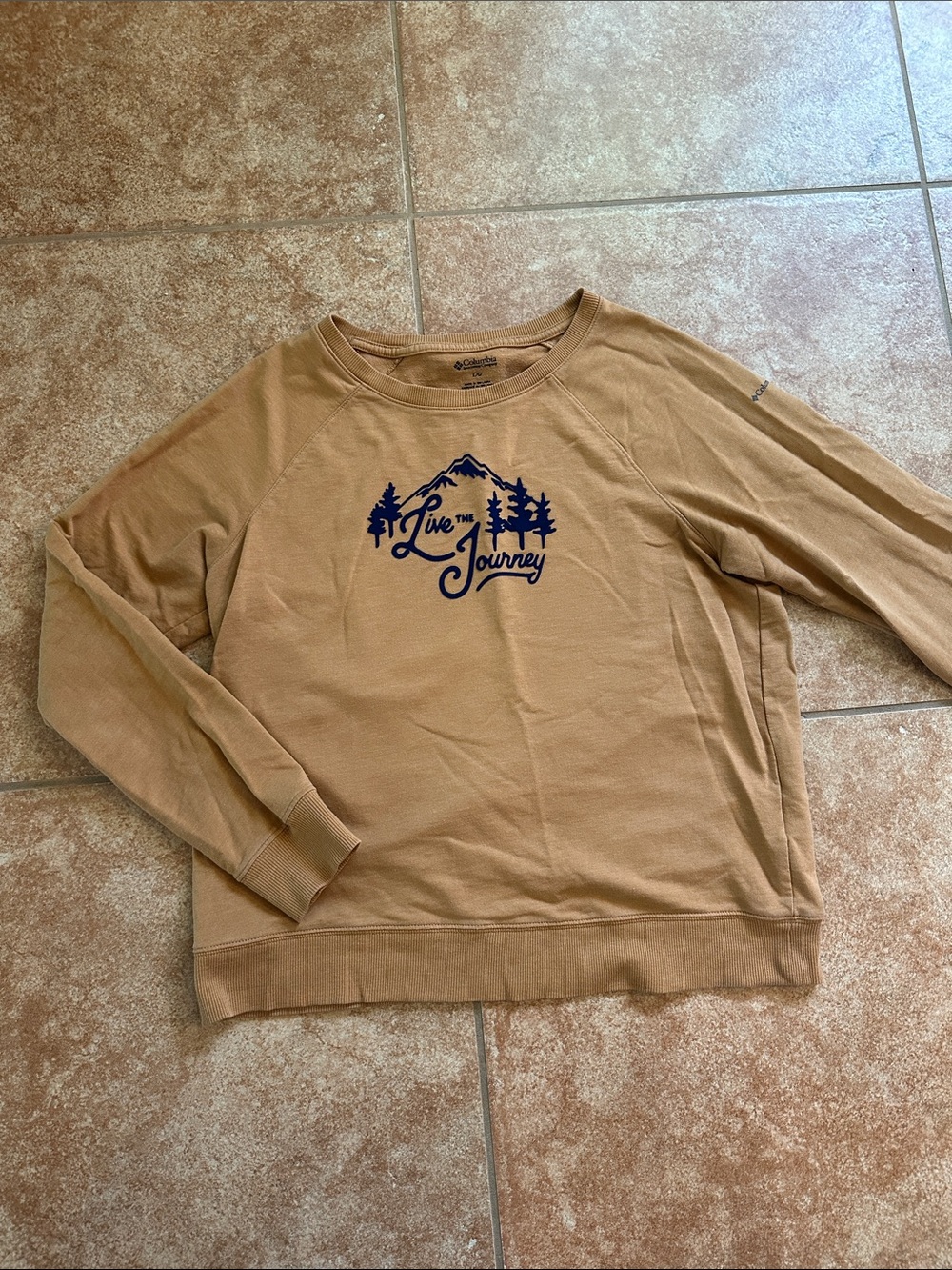 Columbia Crewneck Sweatshirt with Navy Mountain Graphic Sz L